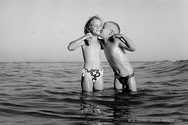 enfants dans la mer - children in the sea